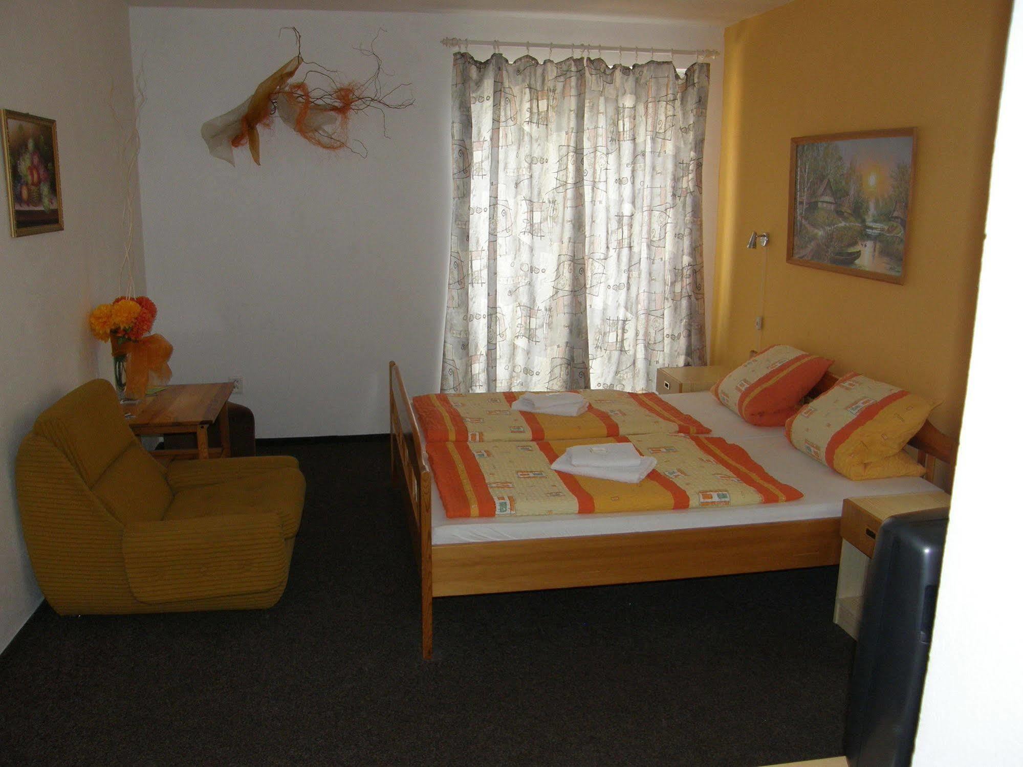 Hotel Filip Ceske Budejovice Exterior foto